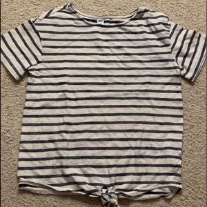 Stripped t-shirt with tie in front